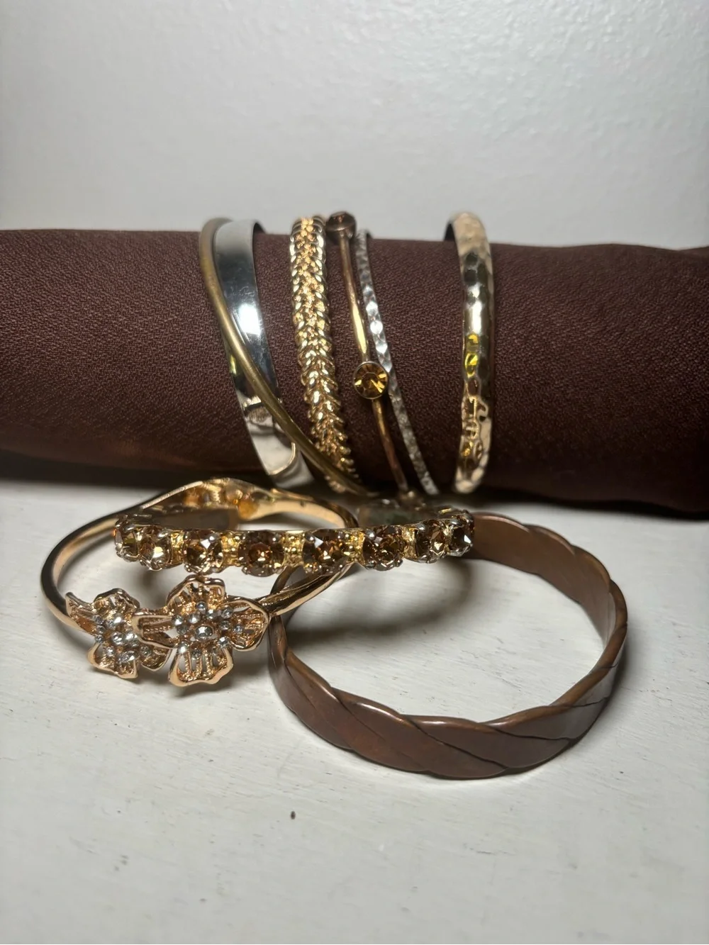 Gold-Tone Mixed Bangle Bracelet Set — Elegant Stackable Women’s Jewelry